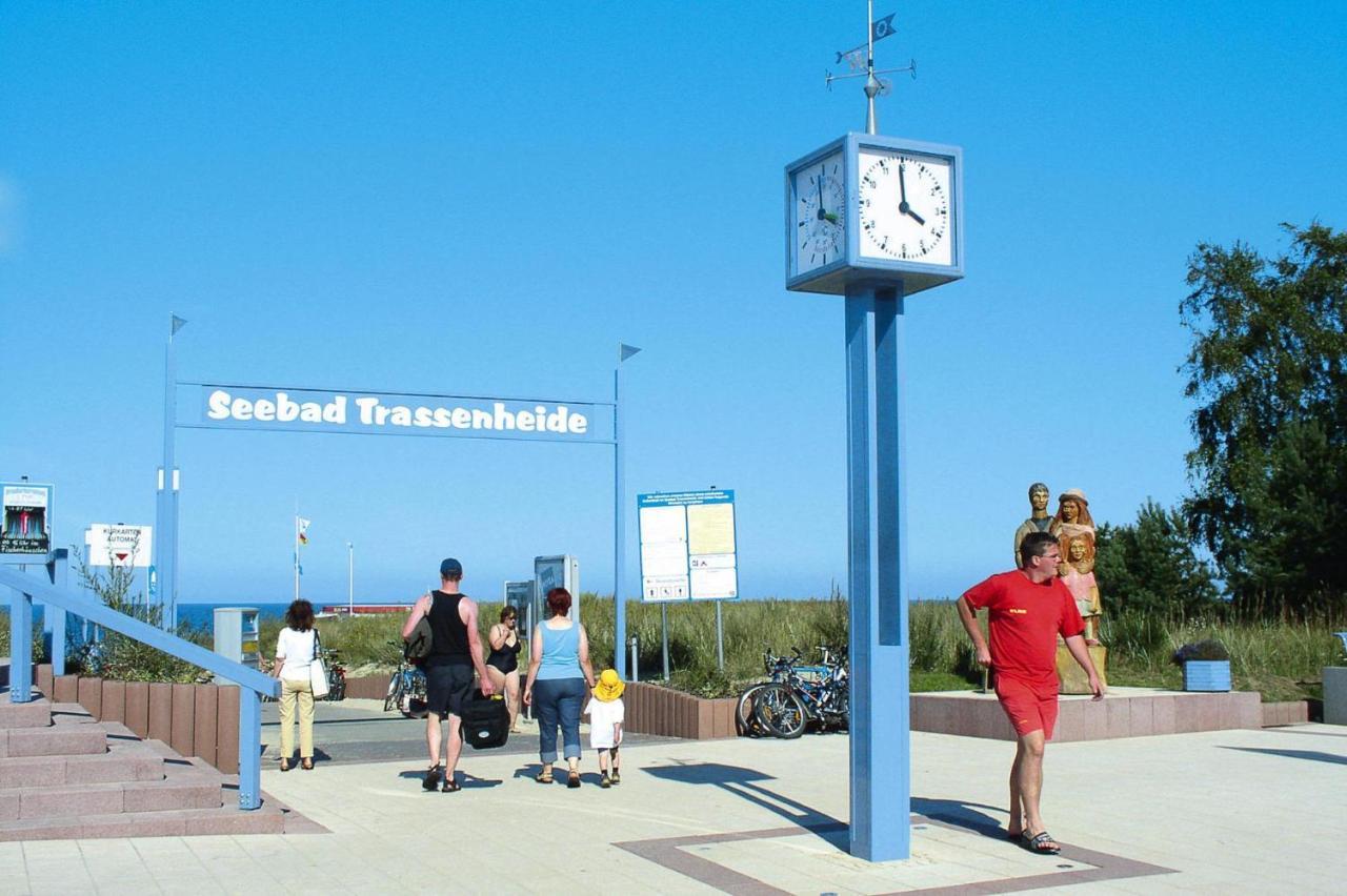 Inviting Holiday Home With Garden トラッセンハイデ エクステリア 写真